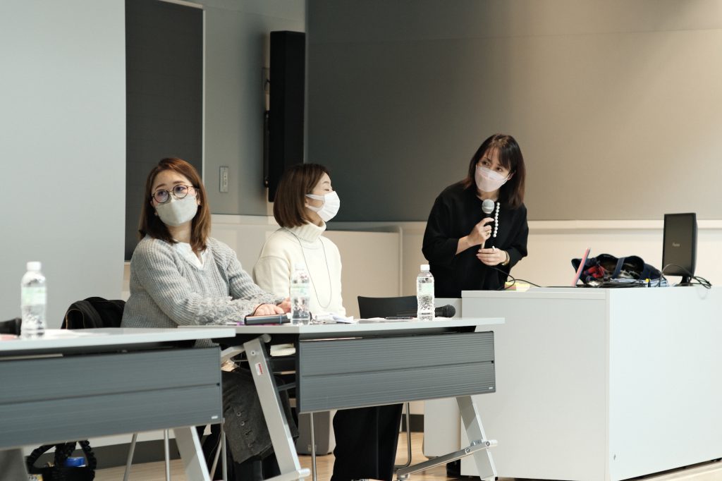 右から司会の志村三代子教授、大谷尚子教授、上倉泉教授